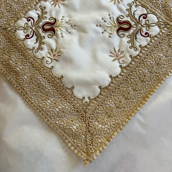 Embroidered 17x17 Tulip Pillow Cover from Turkey, new without tags - Picture 3 of 6